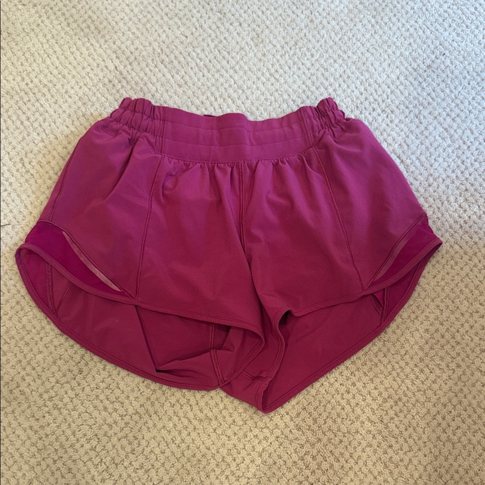 lululemon athletica dark purple hotty hot 2.5 inch Athletic Shorts
